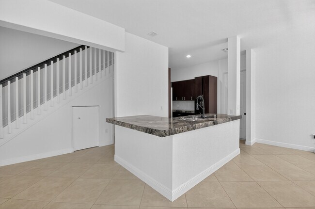 Building Photo - 2515 Venetian Ct