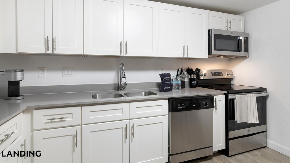 Building Photo - 2851 Maingate Village Cir