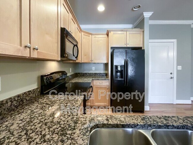 Building Photo - 518 Clarice Ave