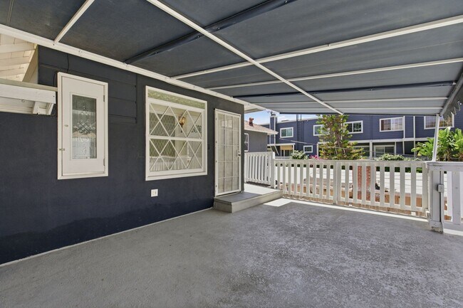 Building Photo - 12334 Moorpark St