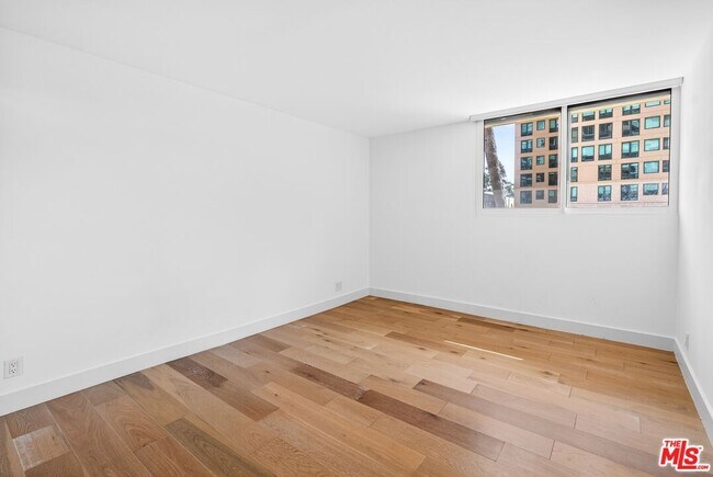 Building Photo - 10535 Wilshire Blvd