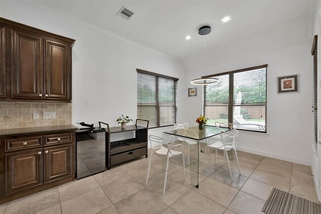 Building Photo - 51 Sandwell Place