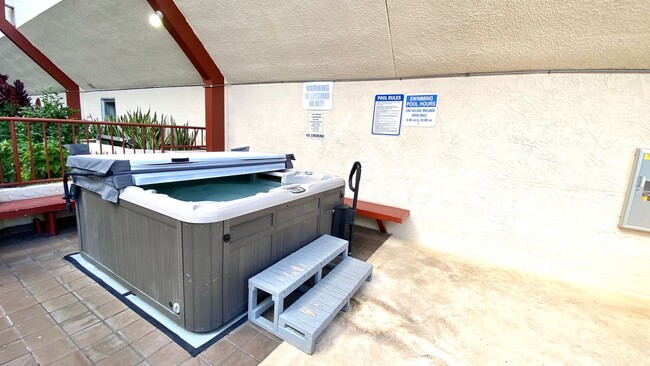 Building Photo - IDEALLY LOCATED 1 BED 1 BATH with 1 PARKIN...