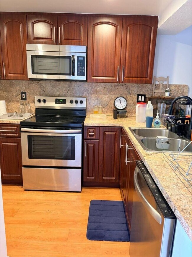 Building Photo - 1641 Fairway Rd