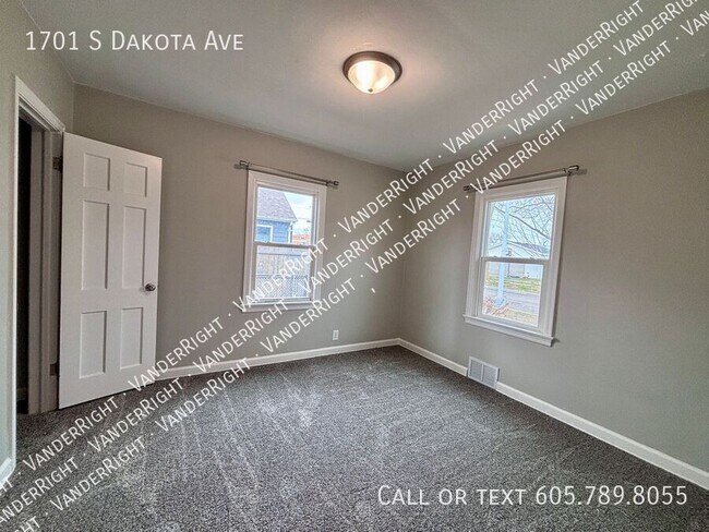 Building Photo - 1701 S Dakota Ave