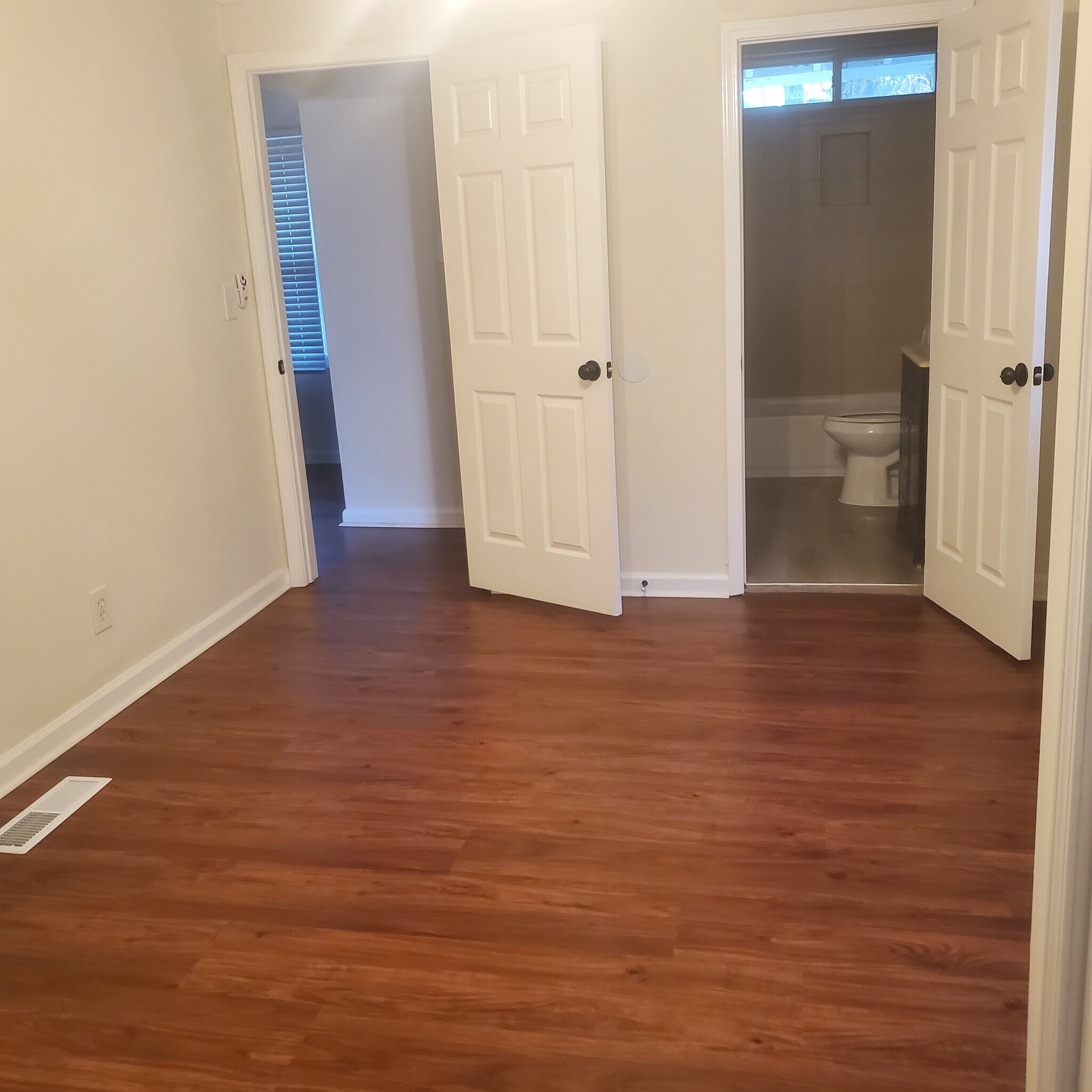 Building Photo - 3072 Lone Oak Ave SW