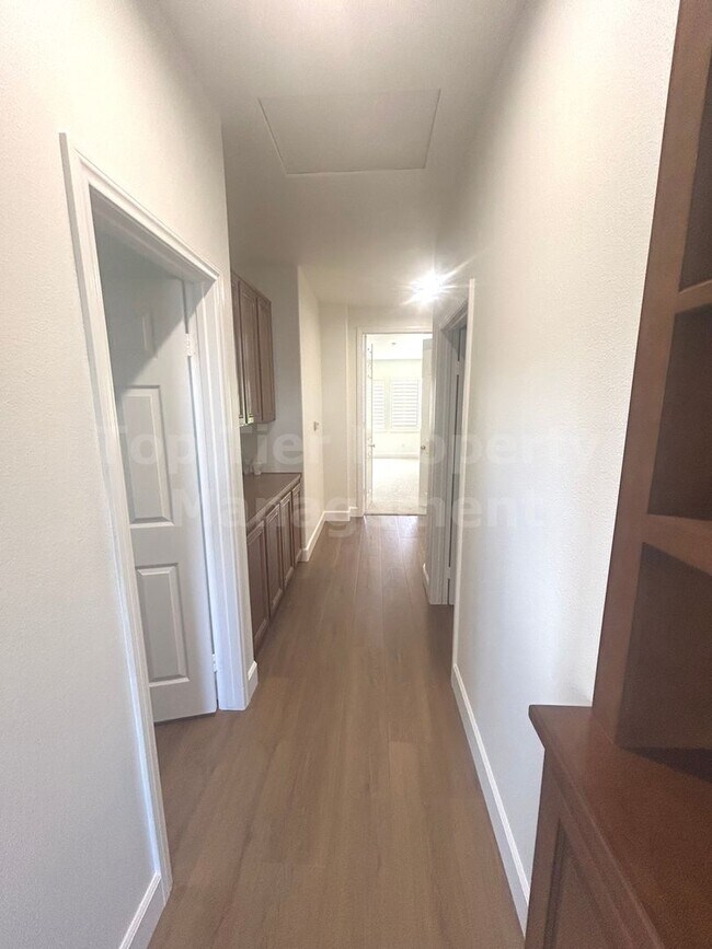 Building Photo - ***Gorgeous 4 bed / 3 bath / 2,585 sqft House in Calavera Hills - Available 07/01***