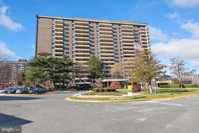 Building Photo - 1800 Old Meadow Rd