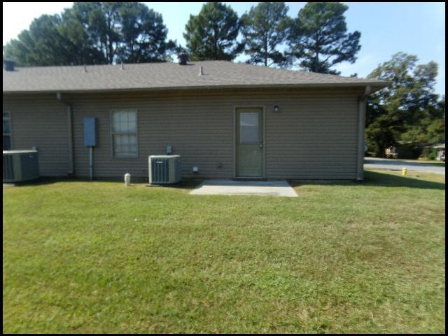 Building Photo - 400 E Locust St