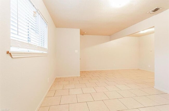 Building Photo - 1036 Linde Ave