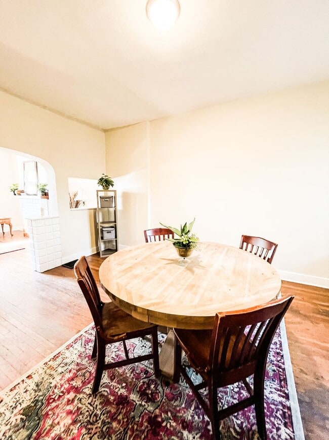 Building Photo - 433 Winton St