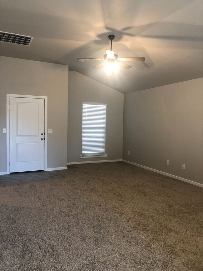 Building Photo - Located in Tradewind Square !!!! Built in ...
