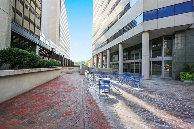 Building Photo - Great 2BR 2BA in Kenwood Forest Community in Downtown Bethesda