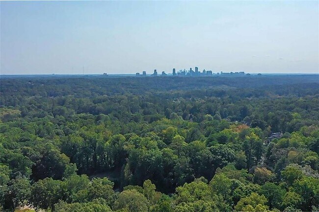 Building Photo - 5480 Glenridge View NE