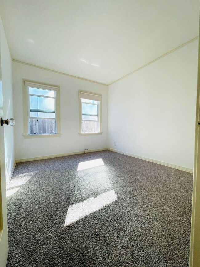 Building Photo - 482