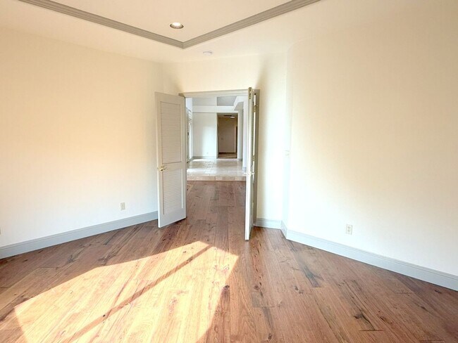 Building Photo - NEW PRICE ! Beautiful custom one story estate located on one of the most desirable streets in Bla...