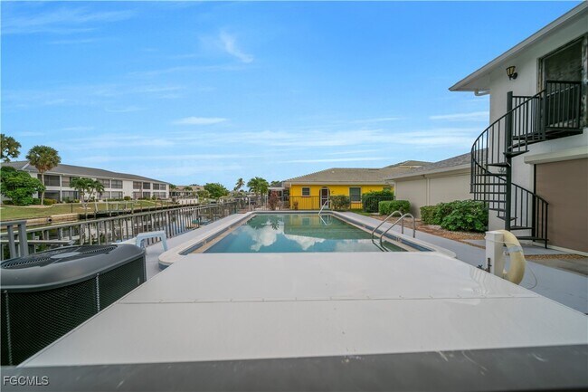 Building Photo - 1011 SE 40th St