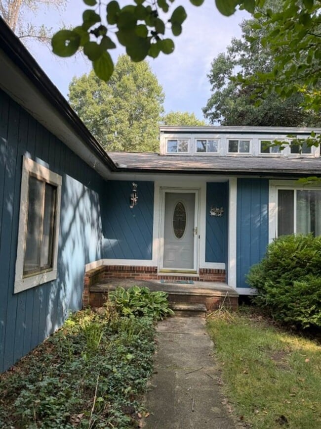 Building Photo - 3255 MCCLUSKEY
