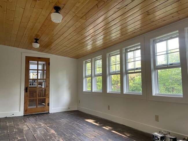 Building Photo - 412 W Ila St