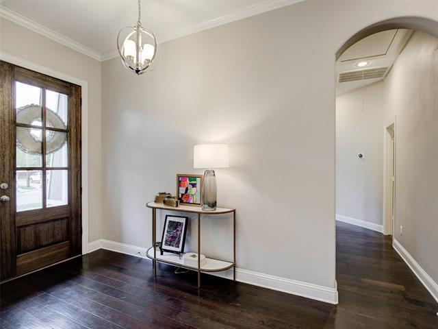 Building Photo - 2700 Gladstone Dr