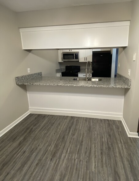 Dining - 1425 Mineral Springs Rd
