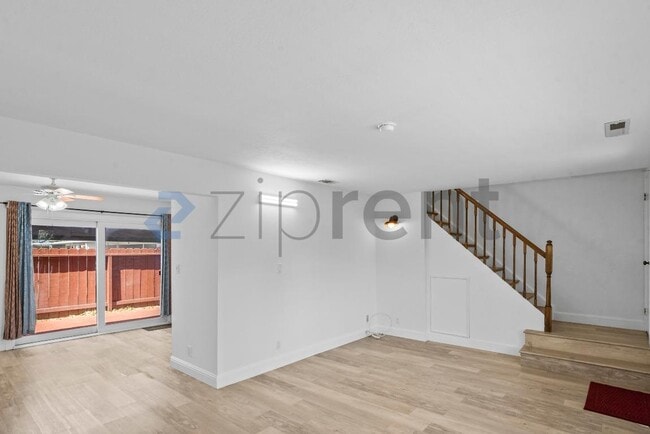 Building Photo - Unit