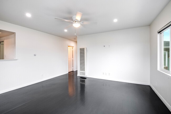 Living Room - 618 Grand E Ave