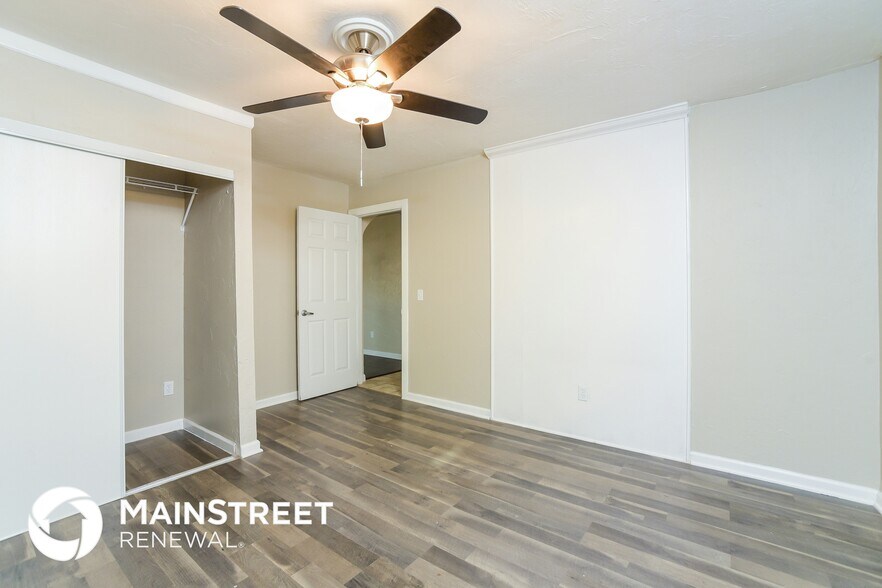 Building Photo - 700 SW 12th St