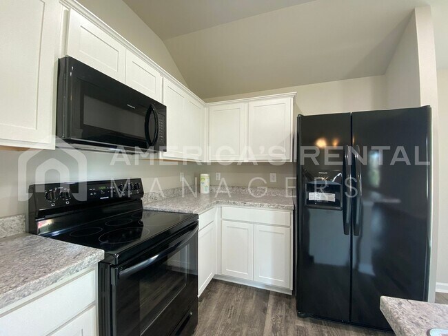 Building Photo - 52 Cottage Ln