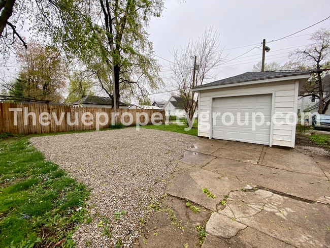 Building Photo - Completely remodeled 3 bedroom, brimming with charm & modern updates!