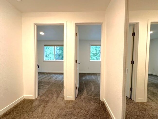 Building Photo - Gated community offering 3 bedrooms and 2....