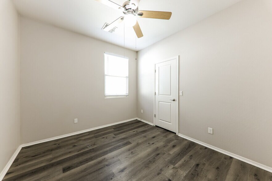 Building Photo - 1287 N 166th Ave