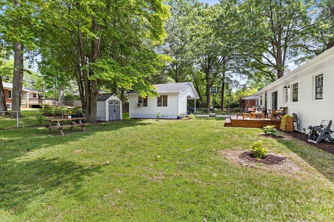 Building Photo - Fully Furnished Home, Short Term Leases Op...