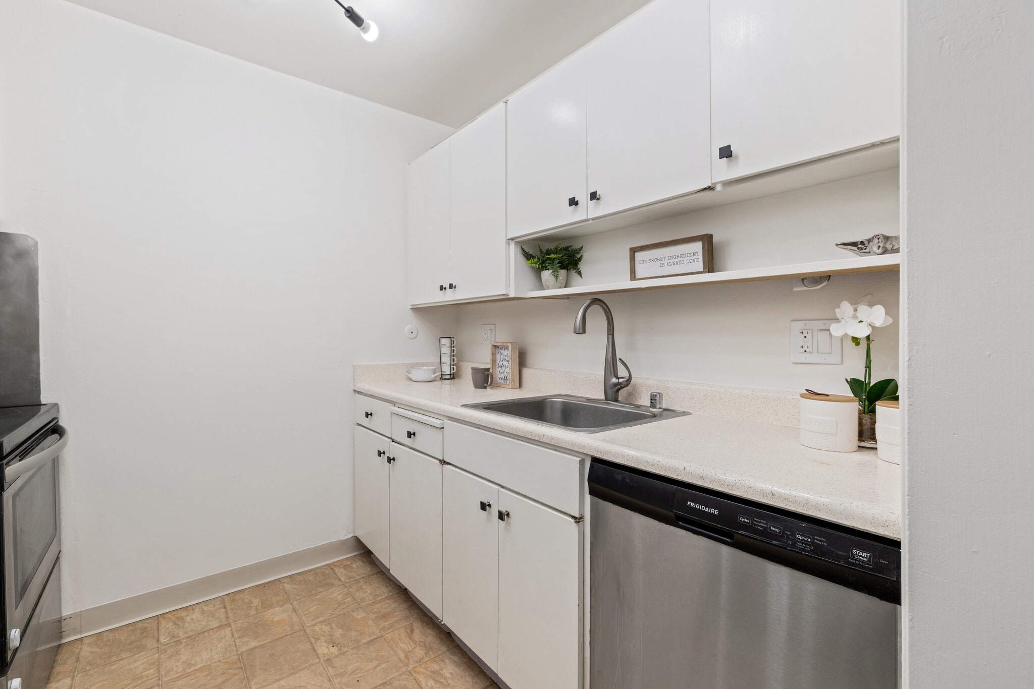 Kitchen - 4 Admiral Dr