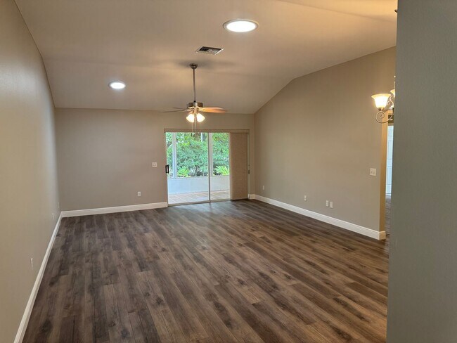 Building Photo - 509 Loma Paseo Dr