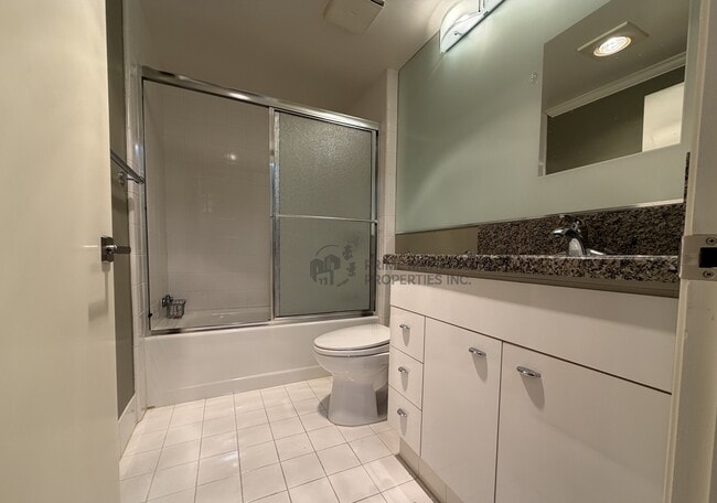 Building Photo - 600 Chestnut St