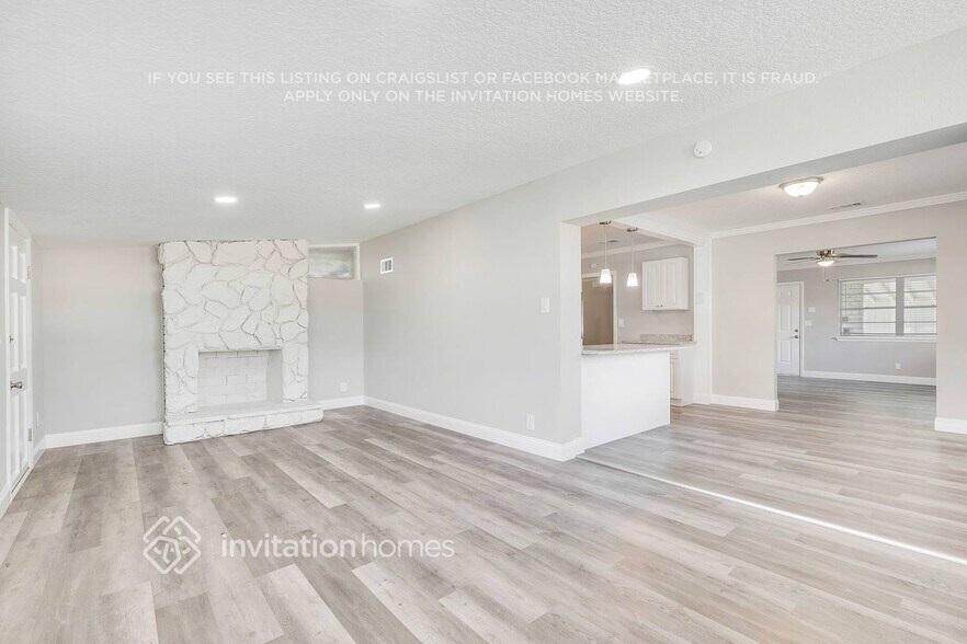 Building Photo - 6266 Shady Oak Dr