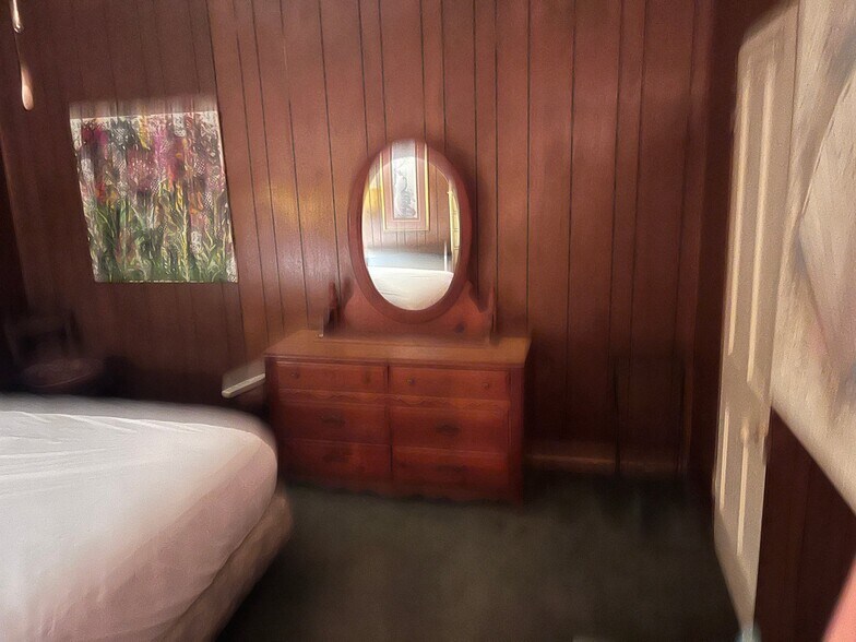 Building Photo - 1528 W Florida St