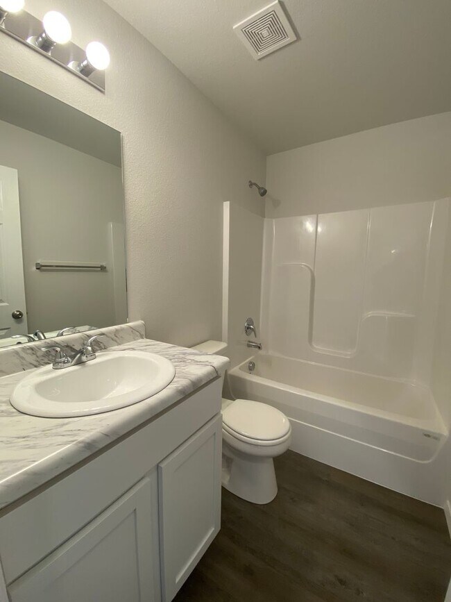 Building Photo - Now Pre-Leasing in Cedar Bluff — Stunning 4-Bed, 2-Bath Home You Don’t Want to Miss!