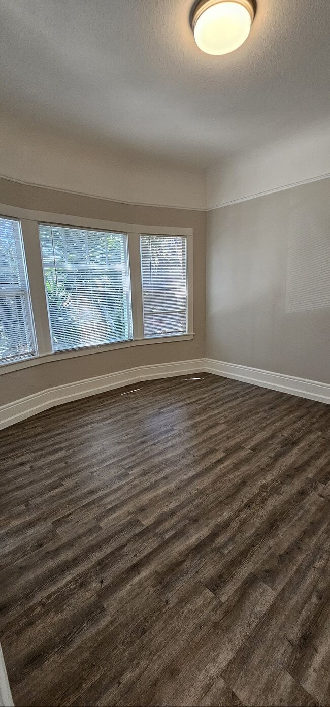 Building Photo - Enchanting & Sunlit Upstairs Unit – Recent...