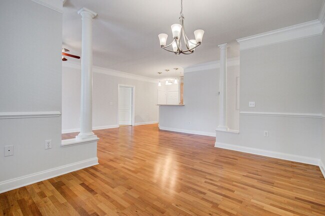 Building Photo - 1025 Riverland Woods Pl
