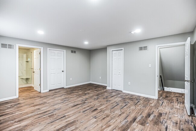 Building Photo - 203 Ford St