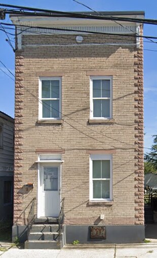 Primary Photo - 19 Valley St