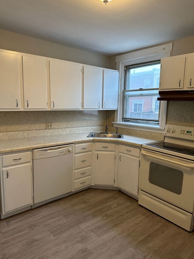 Building Photo - 3 Bedroom Home in Bridesburg for Rent!