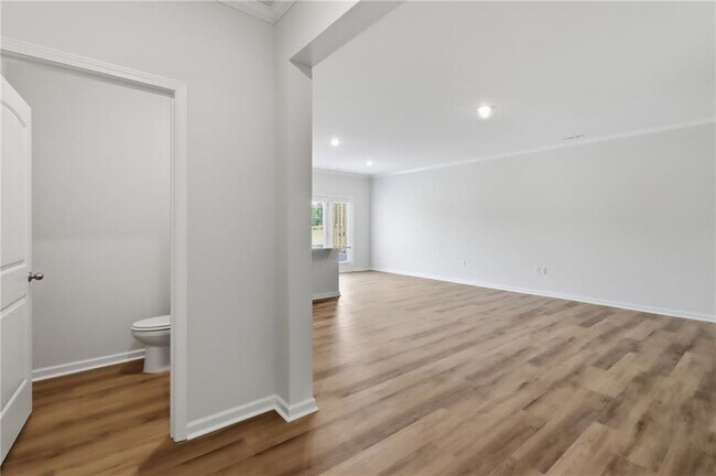 Building Photo - 21 Berryville Dr