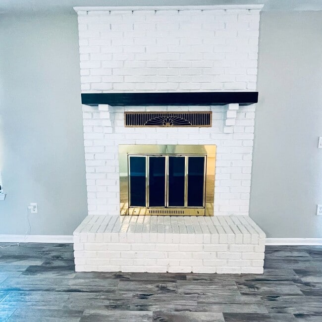 Building Photo - RENOVATED 3bed/2bth Home!