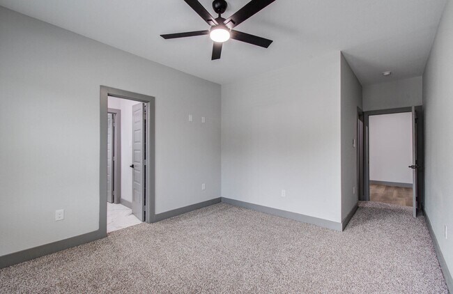 Building Photo - 1063 South Ln