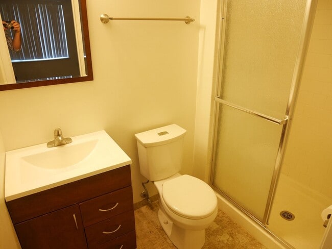 Building Photo - Your Home is Your Palace! Glen Burnie, MD