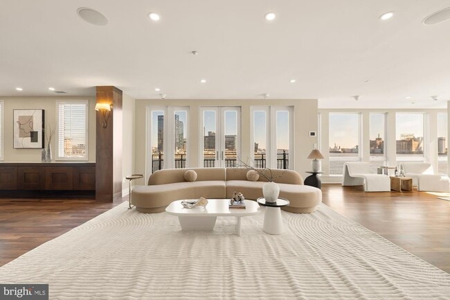 Building Photo - 622 Ponte Villas N