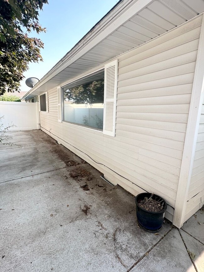 Building Photo - Limited-Time Offer: $500 Off First Month’s Rent!